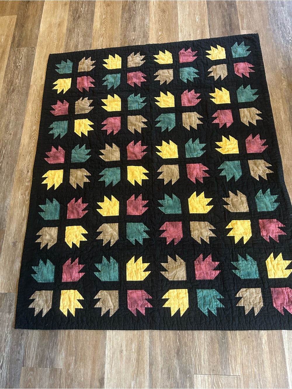 Vintage handmade quilt beautiful fall leaf pattern